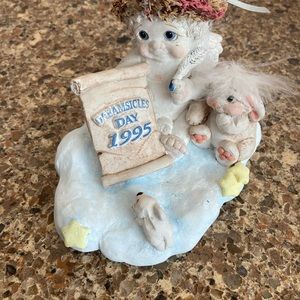 Dreamsicles Day Angel figurine 1995 used as shown